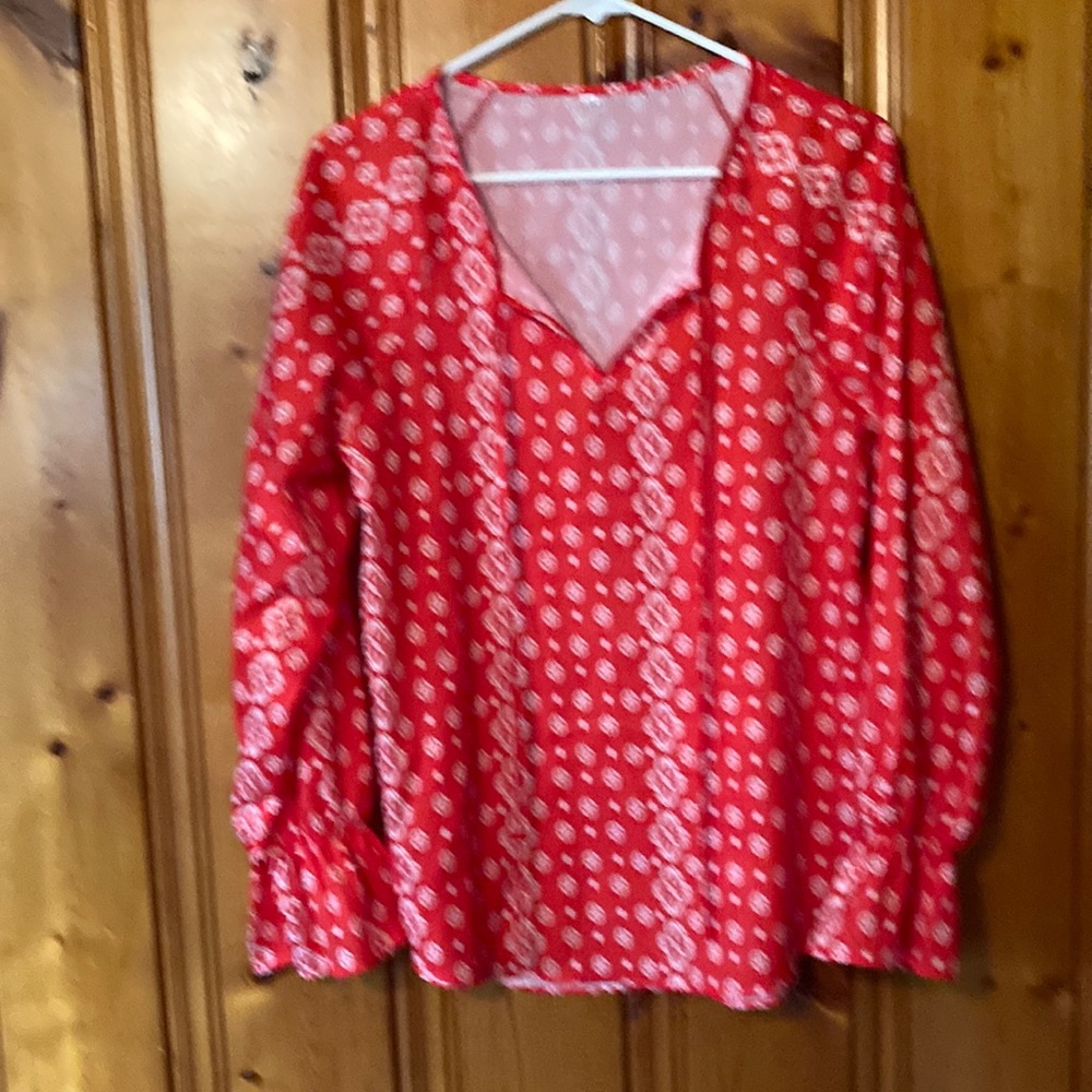 Size Medium Women’s light weight shirt with Ruffles around wrist new